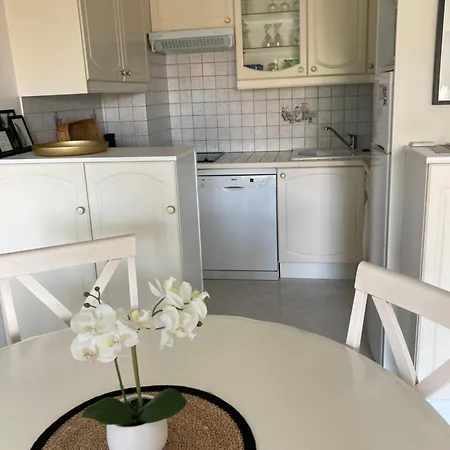 Bord De Apartment
